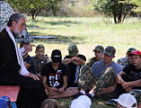 Казачий лагерь допризывной молодежи открыли в станице Вешенской. Протоиерей Владимир Поляков принял участие в мероприятии