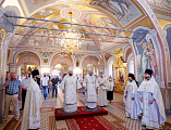 Епископ Шахтинский и Миллеровский Симон и митрополит Саратовский и Вольский Игнатий совершили Божественную литургию в Свято-Троицком кафедральном соборе Саратова
