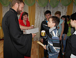 Члены Шахтинского епархиального молодежного объединения посетили детский дом №3 г. Шахты