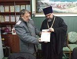 В штабе Донецкого округа ВКО ВВД протоиерею Василию Хадыкину вручили благодарность от командования 18-го отряда «БАРС»