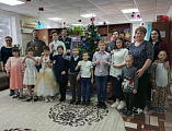 Священник и воспитанники воскресной школы поздравили подопечных Центра помощи детям хутора Калининский