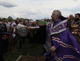 В Кашарском районе Ростовской области епископ Симон вместе с фермерами помолился о благополучии урожая