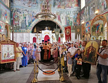 В день святых царственных страстотерпцев в городе Шахты прошел традиционный крестный ход
