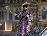 В поминальную субботу Великого поста Преосвященнейший епископ Симон совершил Божественную литургию и панихиду в храме святителя Тихона Задонского поселка Тарасовский