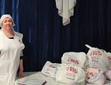 «Благо Дарю»: в п. Каменоломни прошла благотворительная выдача продуктовых наборов