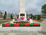 80-летие Победы: депутаты Госдумы и Заксобрания области вместе с миллеровцами и духовенством возложили цветы к «Вечному огню»   