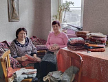 Забота и тепло: прихожане храма с. Алексеевка вяжут чехлы для раненых бойцов СВО