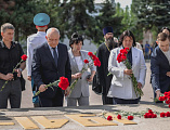Благочинный Александровск-Грушевского округа иерей Александр Теличкин принял участие в торжественном возложении цветов к Мемориальному комплексу