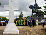 В парке у мемориала «Клятва» станицы Вёшенской состоялось освящение мраморного поклонного креста
