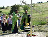 В хуторе Николаевка в День Святой Троицы освятили поклонный крест