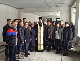 Настоятель храма святого благоверного князя Александра Невского города Шахты освятил здание школы № 14