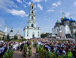 В день памяти преподобного Сергия Радонежского Преосвященнейший епископ Симон сослужил Предстоятелю Русской Церкви в Троице-Сергиевой Лавре
