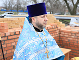 Преосвященнейший епископ Симон совершил чин на основание церкви на месте строительства храма Покрова Пресвятой Богородицы в хуторе Карповка Багаевского района
