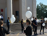 В п. Каменоломни Октябрьского района почтили память жертв теракта в школе № 1 в 2014 году в Беслане