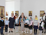 Воспитанники воскресной школы «Светоч» поздравили прихожан храма святителя Николая Чудотворца г. Зверево с Днем славянской письменности и культуры