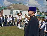 В праздник Усекновения главы Иоанна Предтечи протоиерей Роман Мясников посетил школу