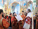 Пасхальной вечерней продолжилось торжество Светлого Христова Воскресенья в Покровском кафедральном соборе г. Шахты