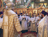 Великая Рождественская вечерня продолжила светлый праздник в Покровском кафедральном соборе г. Шахты