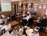 Священник посетил урок «Разговоры о важном»