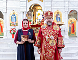 Праздник Светлого Христова Воскресения в Покровском кафедральном соборе города Шахты продолжился великой вечерней