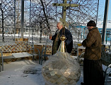 В Вешенской освятили новый купол для алтарной части Архангельского храма