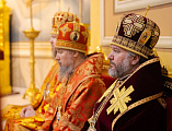 Преосвященнейший епископ Симон с сонмом архипастырей совершил Божественную литургию в Ростовском кафедральном соборе Рождества Пресвятой Богородицы