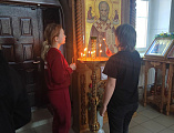 В Донском храме г. Новошахтинска вновь продолжают встречать детей из Северодонецка.