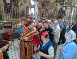 В храме Успения Пресвятой Богородицы Донецкого благочиния поздравили женщин с днем памяти святых жен-мироносиц
