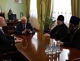 Преосвященнейший епископ Симон и исполняющий обязанности главы Администрации г. Шахты В.Б. Петров обсудили взаимодействие Шахтинской епархии и города
