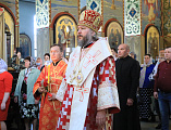 Пасхальной вечерней продолжилось торжество Светлого Христова Воскресенья в Покровском кафедральном соборе г. Шахты