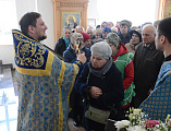 В престольный день Преосвященнейший епископ Симон совершил Божественную литургию в храме Державной иконы Божией Матери города Донецка