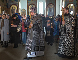 Епископ Симон совершил утреню Великой субботы с чином погребения плащаницы