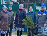 Прихожане храма святого князя Димитрия Донского поселка Нижнедонской благоустроили прилегающую территорию