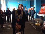 Молебен и чин освящения техники пожарной части г. Шахты совершил настоятель храма благоверного князя Александра Невского