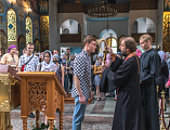 В Покровском кафедральном соборе г. Шахты состоялась встреча выпускников школ города с настоятелем храма и благочинным Александровск-Грушевского округа