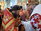 Пасхальной вечерней продолжилось торжество Светлого Христова Воскресенья в Покровском кафедральном соборе г. Шахты