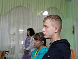 Воспитанников шахтинского реабилитационного центра «Добродея» сотрудники епархии и студенты познакомили с осенними православными праздниками