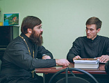 Беседы на духовные темы и разбор Священного Писания стали проводиться на постоянной основе для молодежи Покровского кафедрального собора 