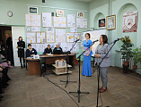 От Шахтинской епархии настоятель Покровского кафедрального собора г. Шахты иерей Александр Теличкин поздравил со 120-летним юбилеем центральную городскую библиотеку имени А.С. Пушкина