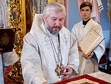 Епископ Шахтинский и Миллеровский Симон и митрополит Саратовский и Вольский Игнатий совершили Божественную литургию в Свято-Троицком кафедральном соборе Саратова