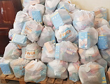 300 продуктовых наборов для вынужденных переселенцев сформированы и розданы в г. Миллерово