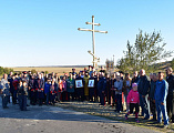 В одном из малонаселенных поселений Октябрьского района, поселке Заозерье установлен поклонный крест