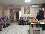 Священник посетил дом престарелых в праздник Рождества Иоанна Предтечи