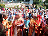 В храме великомученика и целителя Пантелеимона г. Гуково соборным богослужением отметили престольный праздник