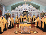 В день памяти священномученика Серафима (Чичагова), Петроградского митрополита, в храме Архистратига Михаила п. Каменоломни Октябрьского района прошло соборное богослужение духовенства