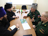 Строительство храма при воинской части и кандидатуру помощника командира по работе с верующими военнослужащими епископ Симон обсудил с командиром 150-й мотострелковой дивизии генерал-майором Р.М. Дзейтовым