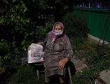 Настоятель Смоленского храма ст. Шумилинской иерей Александр Туховский и волонтеры осуществили доставку и раздачу продуктов питания пожилым жителям станицы 