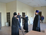 Преосвященнейший епископ Симон ознакомился с ходом строительства Центра ресоциализации нуждающихся граждан при храме Донской иконы Божией Матери г. Новошахтинска