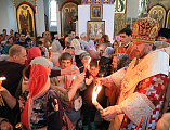 В день празднования Светлой Пасхи в Покровский кафедральный собор г. Шахты доставлен Благодатный огонь из Иерусалима