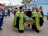 В Покровском кафедральном соборе города Шахты торжественно встретили ковчег с мощами святого праведного Павла Таганрогского